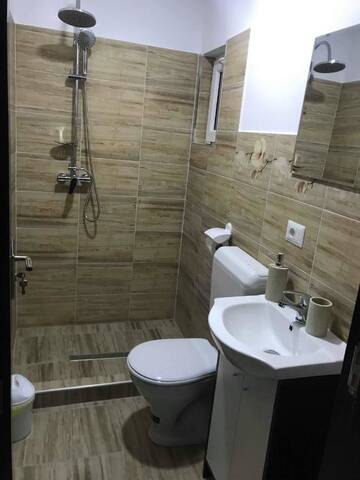 Фото номера Двухместный номер с 1 кроватью и собственной ванной комнатой Лоджи Cabana HATERE г. Мойсей 3
