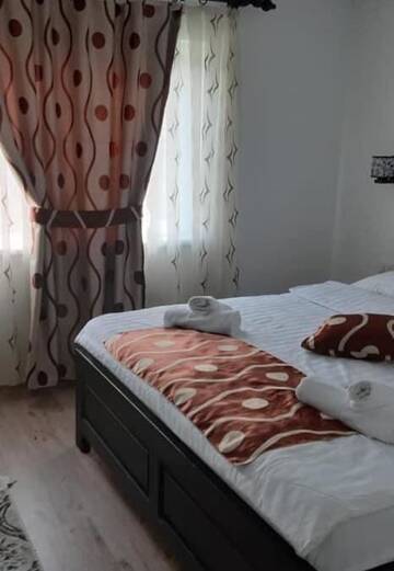 Фото номера Двухместный номер с 1 кроватью и собственной ванной комнатой Лоджи Cabana HATERE г. Мойсей 5